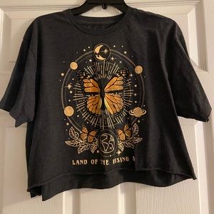 Cute cropped boho style tee